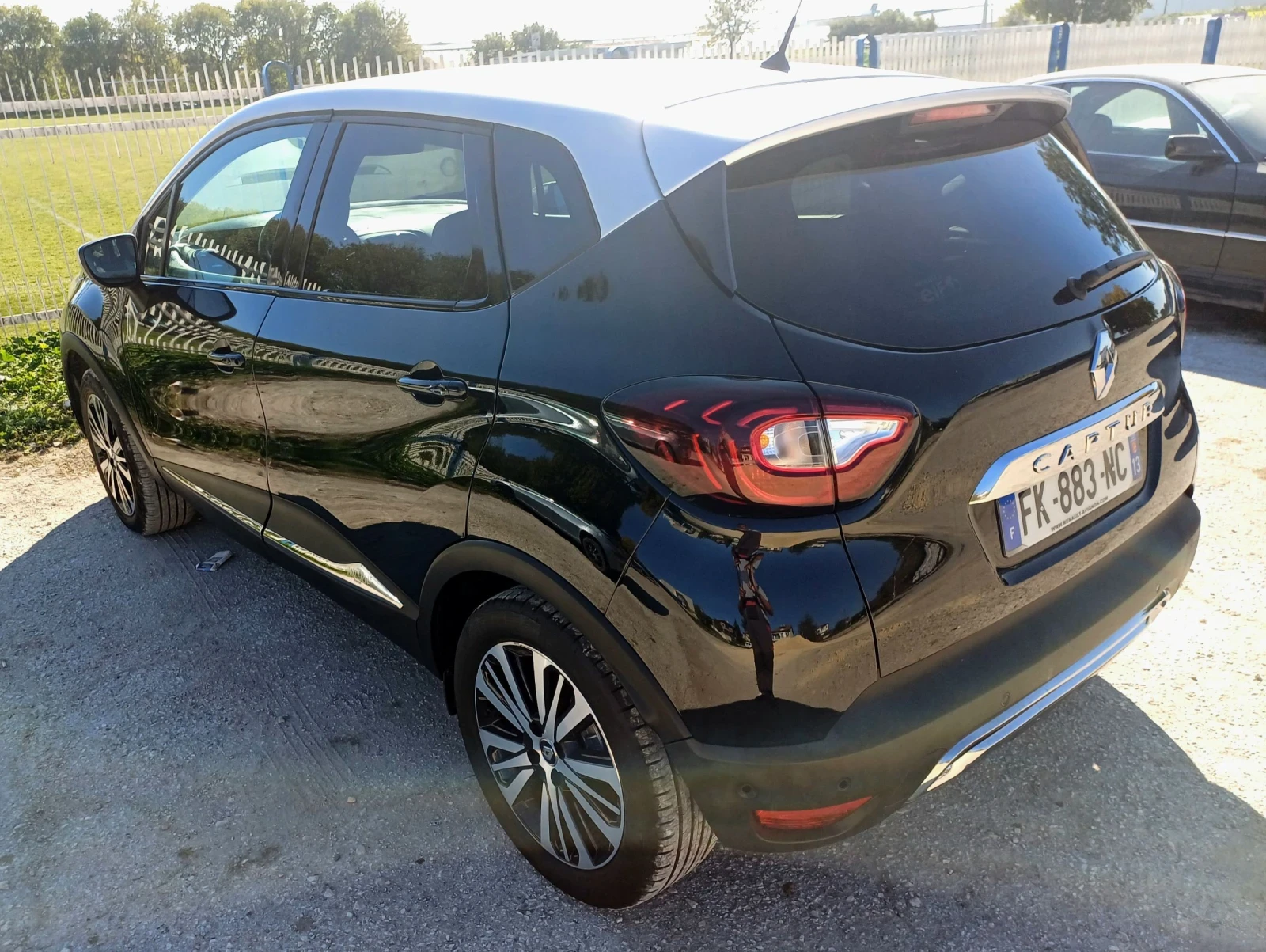 Renault Captur 1.3 tce Initiale Paris - изображение 4