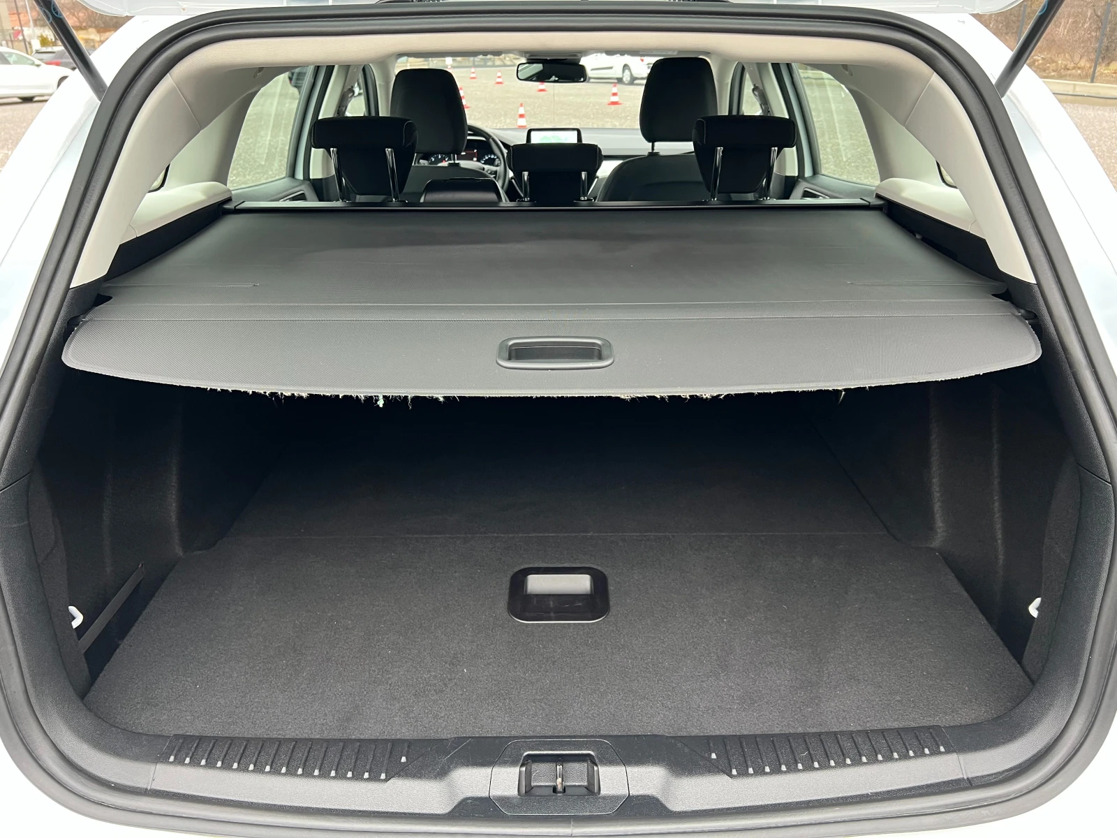 Ford Focus 1.5TDCi НАВИГАЦИЯ/LED/PDC/191294км./Серв. история/ - изображение 9