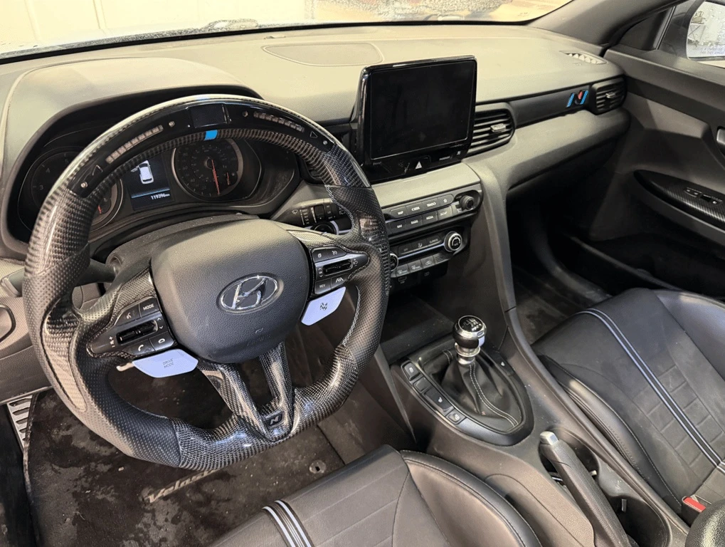 Hyundai Veloster  * Manual * CARFAX * ЦЕНА ДО БГ - изображение 10