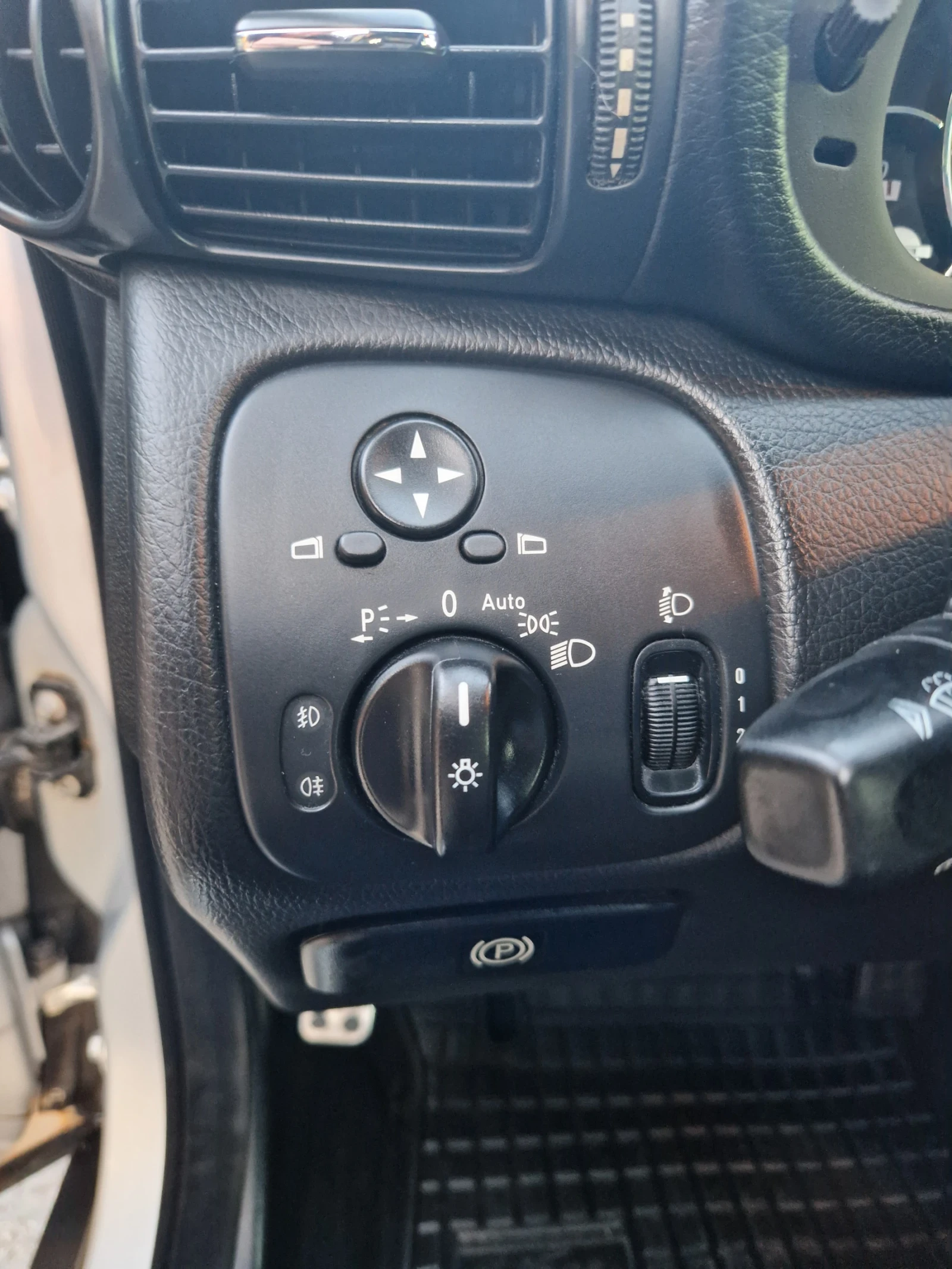 Mercedes-Benz C 200, снимка 12 - Автомобили и джипове - 53996599