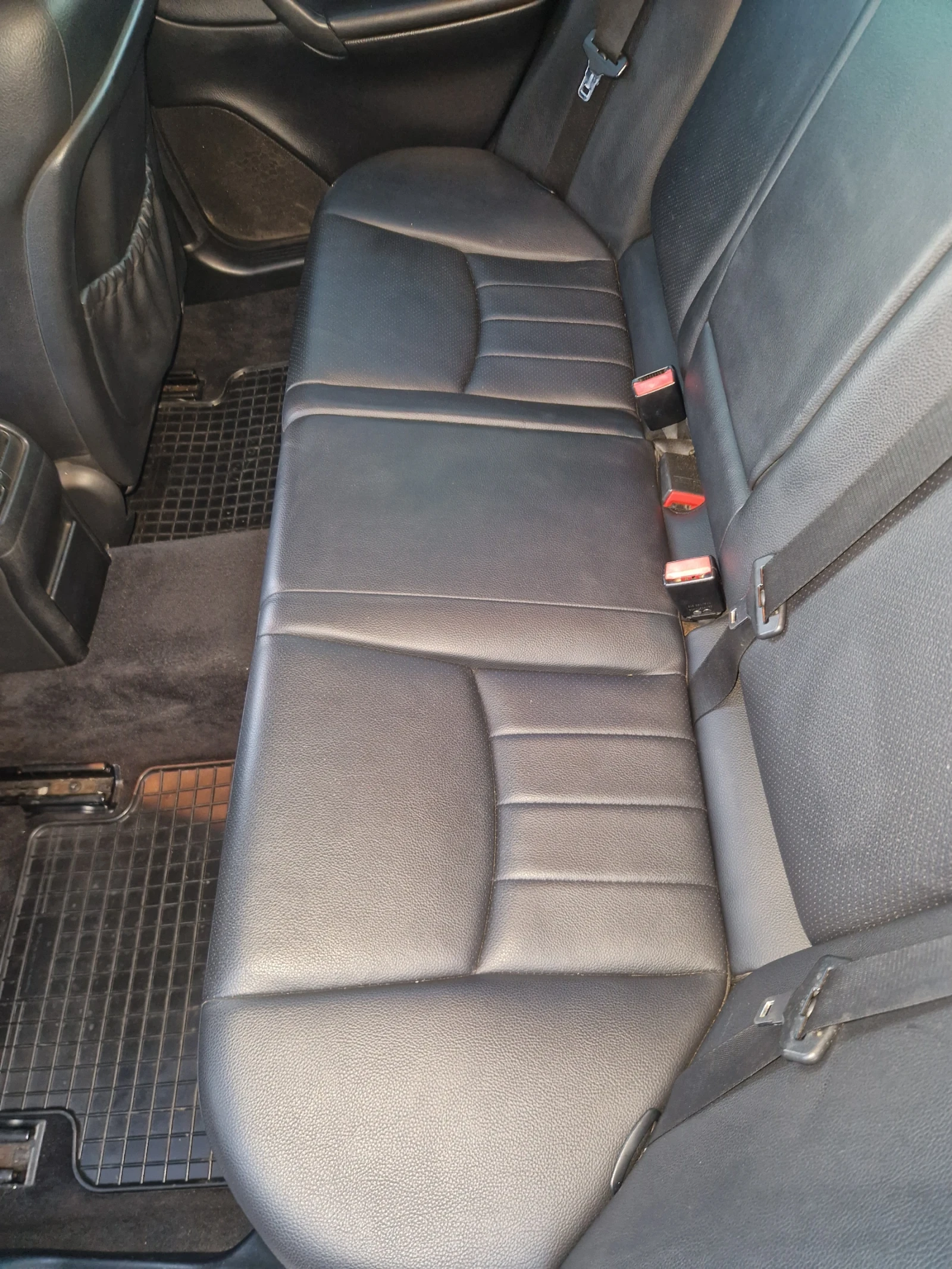 Mercedes-Benz C 200, снимка 10 - Автомобили и джипове - 53996599