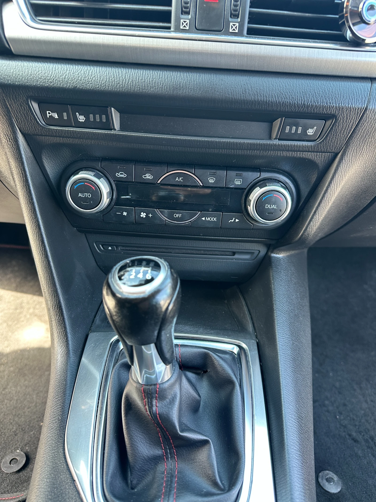 Mazda 3, снимка 13 - Автомобили и джипове - 54173483