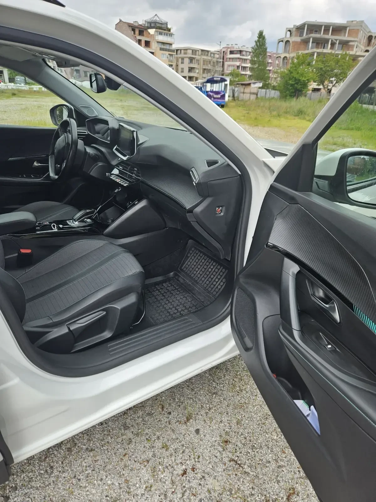 Peugeot 2008 Allure, снимка 14 - Автомобили и джипове - 54494645