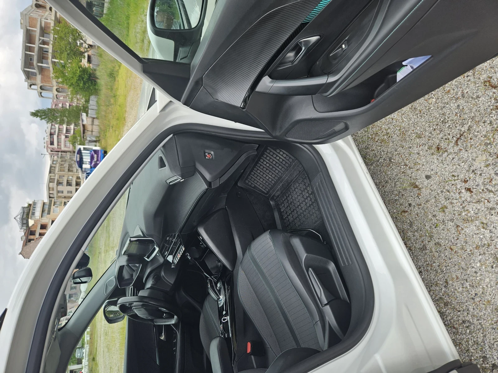 Peugeot 2008 Allure, снимка 13 - Автомобили и джипове - 54494645