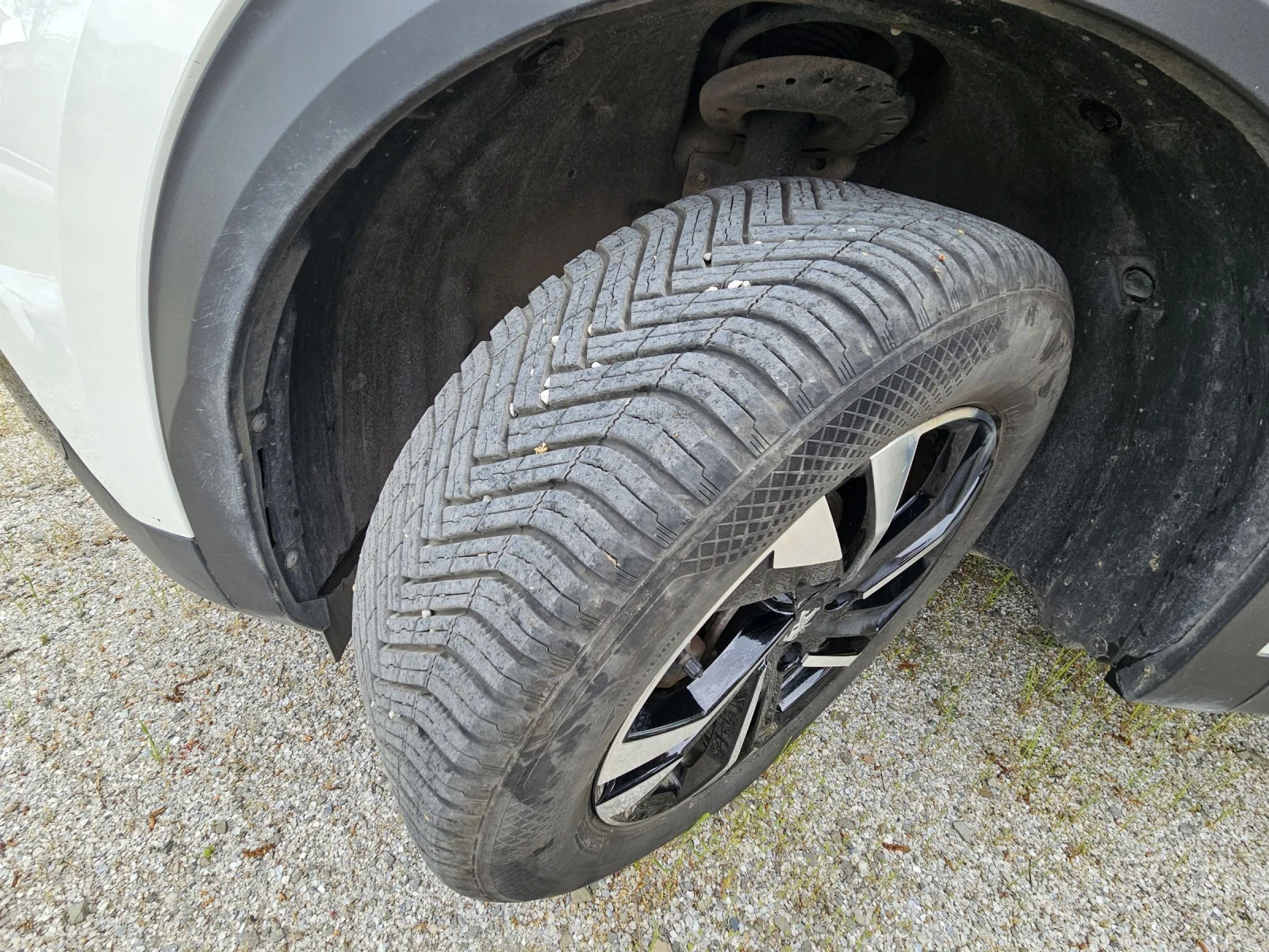 Peugeot 2008 Allure, снимка 16 - Автомобили и джипове - 54494645