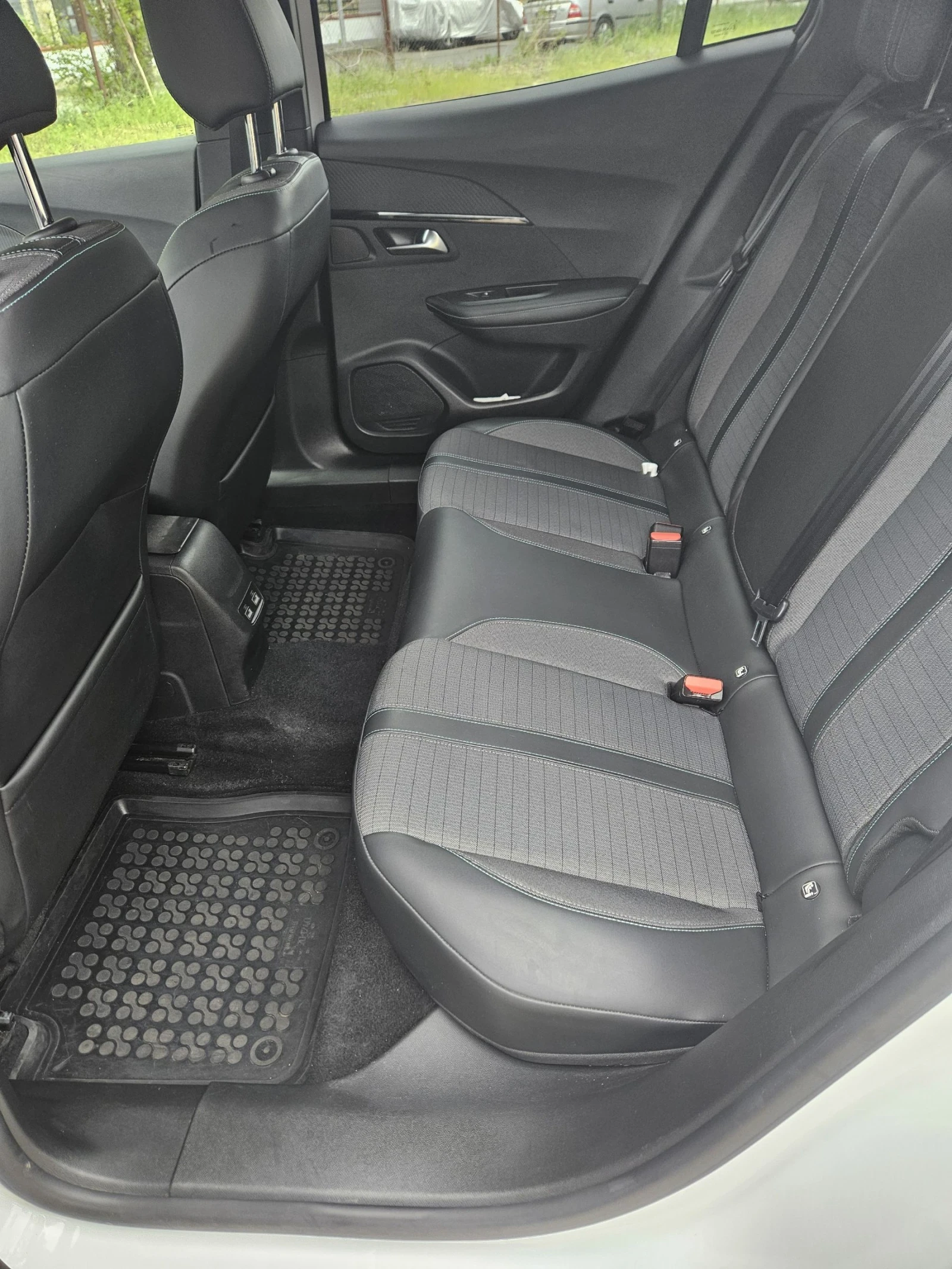 Peugeot 2008 Allure, снимка 13 - Автомобили и джипове - 54494645
