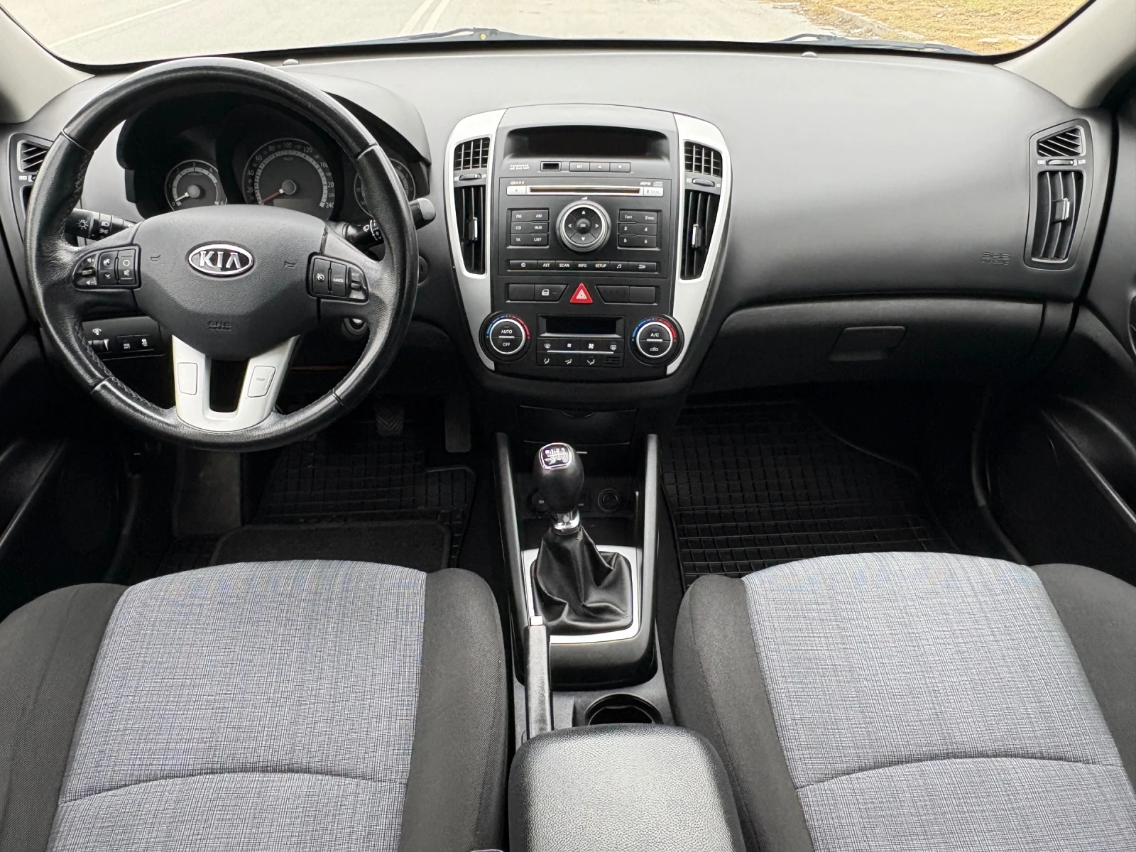 Kia Ceed 1.6 CRDI , снимка 6 - Автомобили и джипове - 54715247