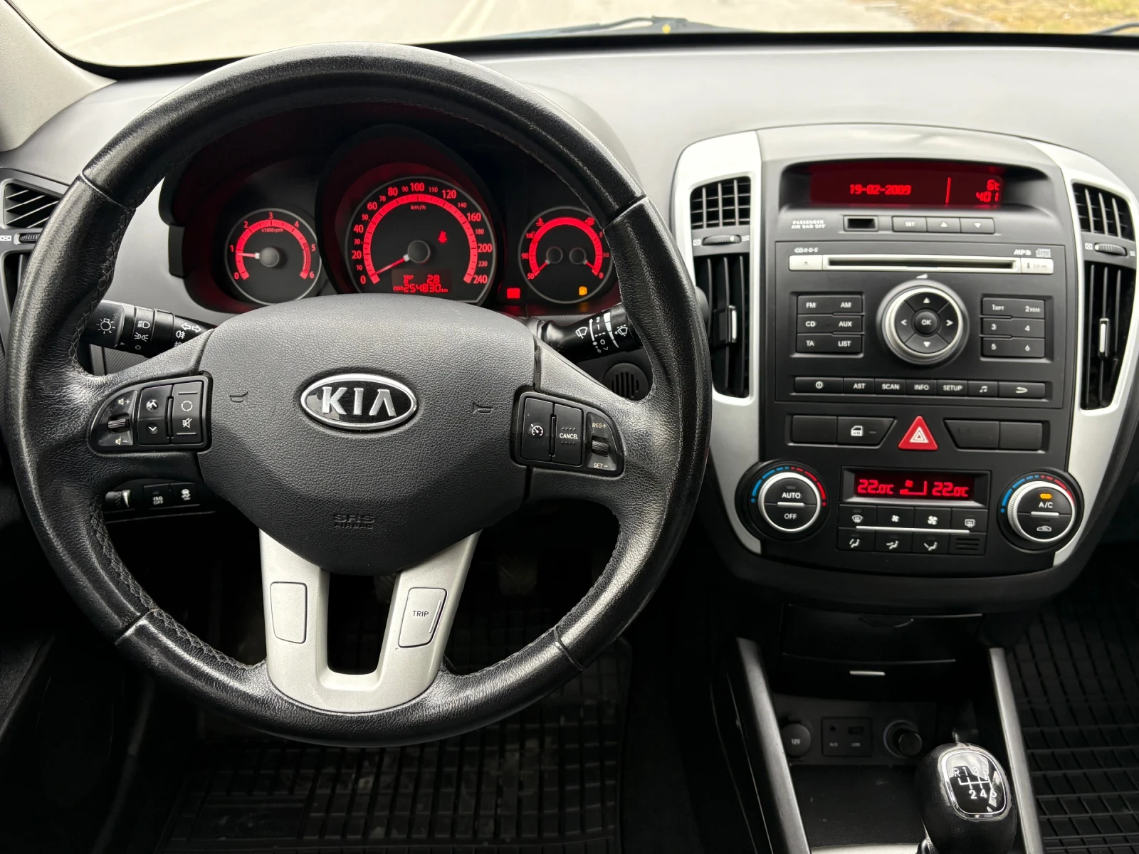 Kia Ceed 1.6 CRDI , снимка 7 - Автомобили и джипове - 54715247