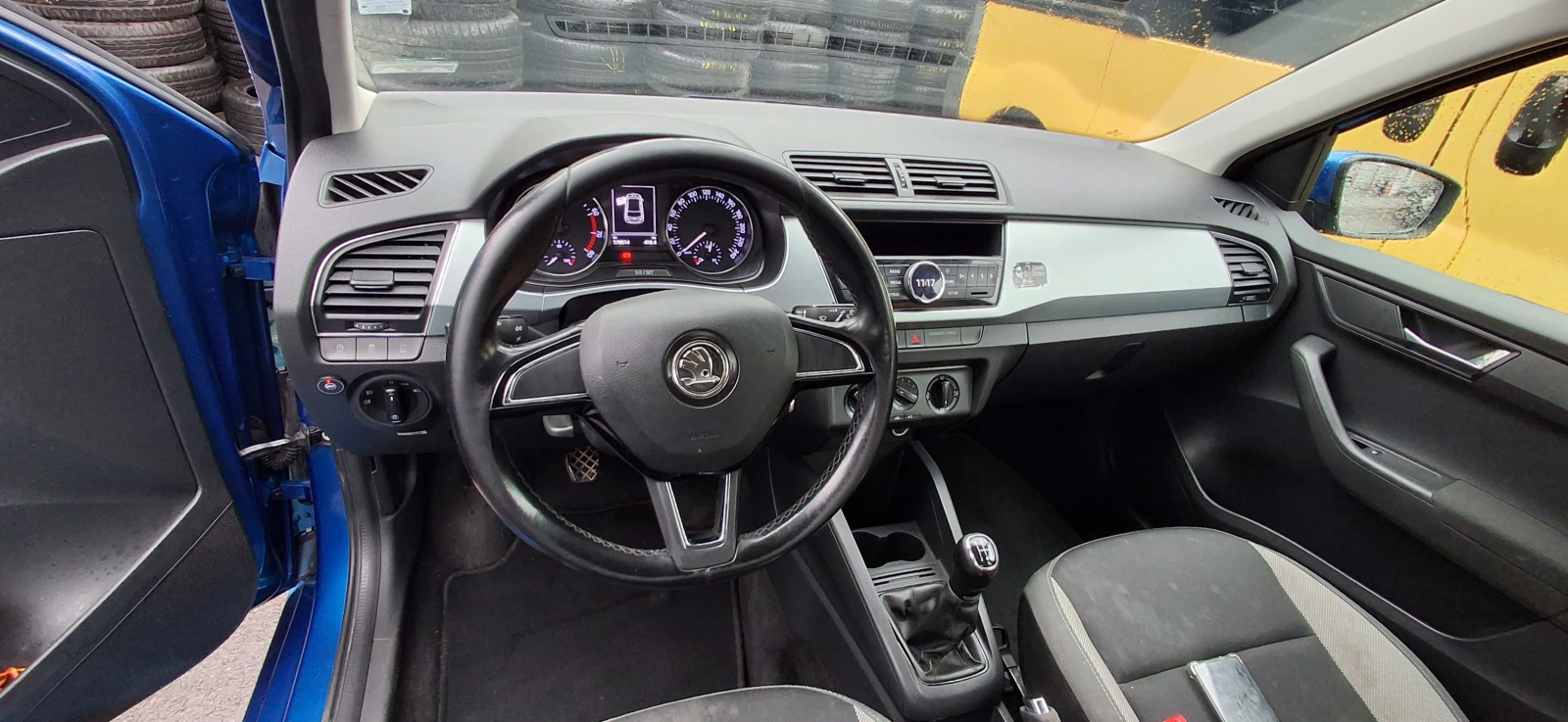 Skoda Fabia 1.0 MPI, снимка 7 - Автомобили и джипове - 54791964