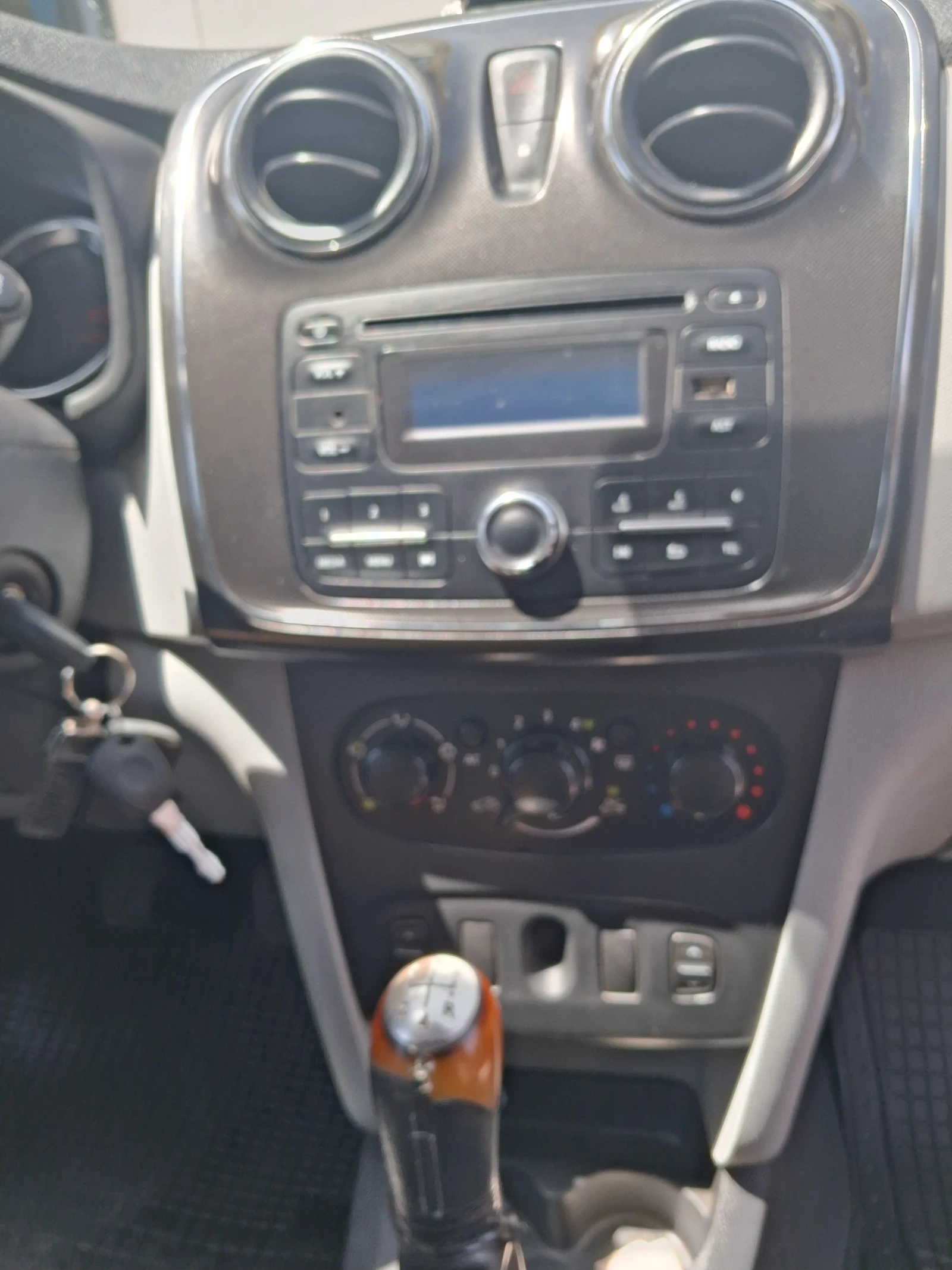 Dacia Sandero 1.2, снимка 5 - Автомобили и джипове - 55148601