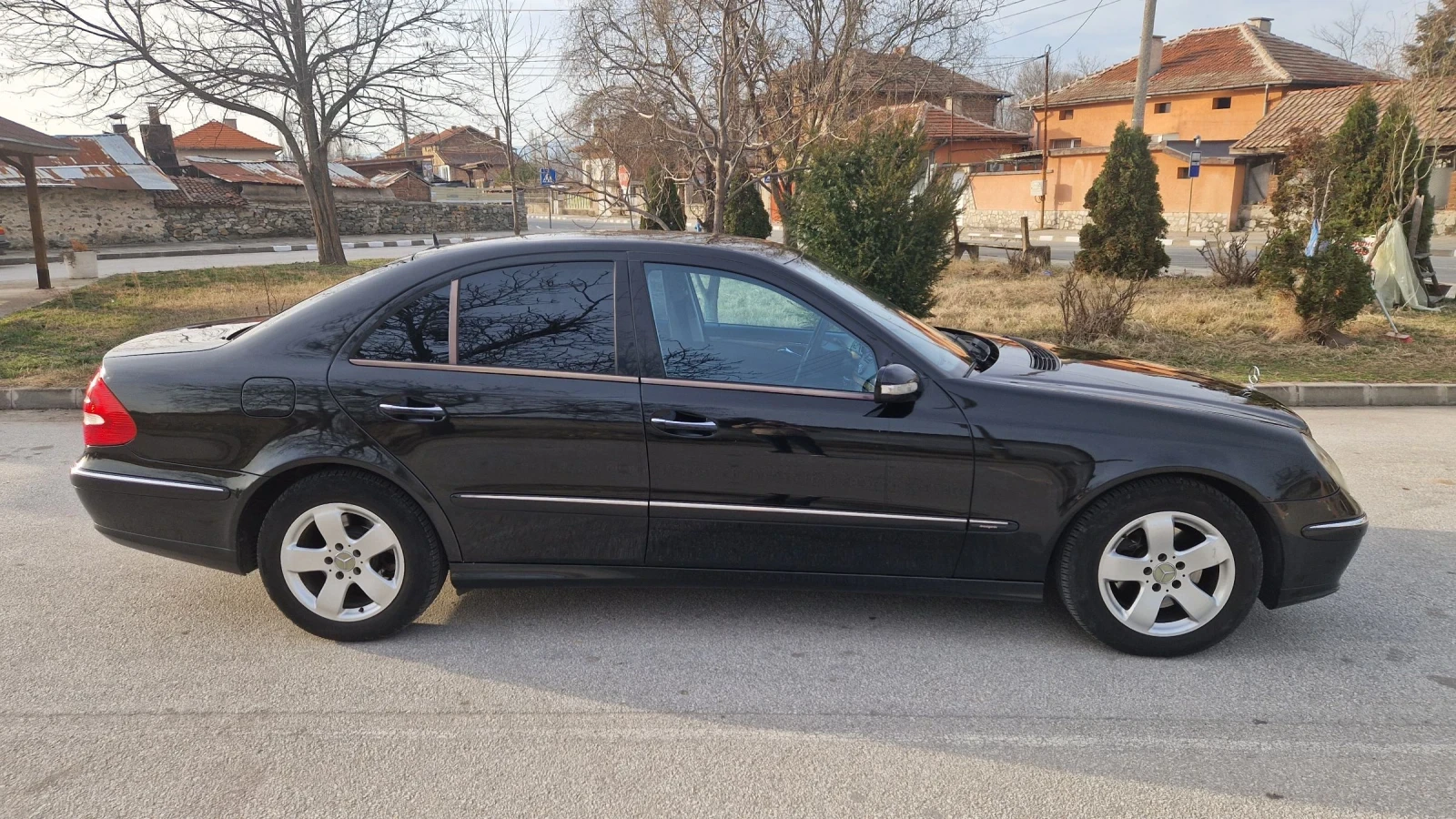 Mercedes-Benz E 320 CDI 4MATIC, снимка 4 - Автомобили и джипове - 55317097