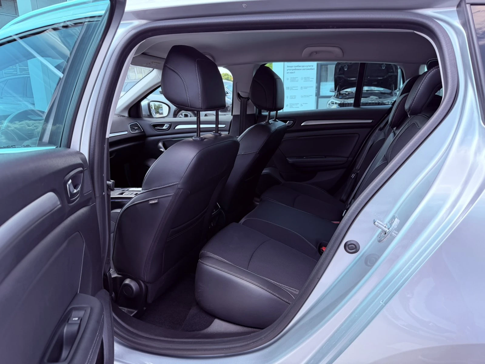 Renault Megane 1.3TCe 140k.c. EDC, снимка 11 - Автомобили и джипове - 55587581
