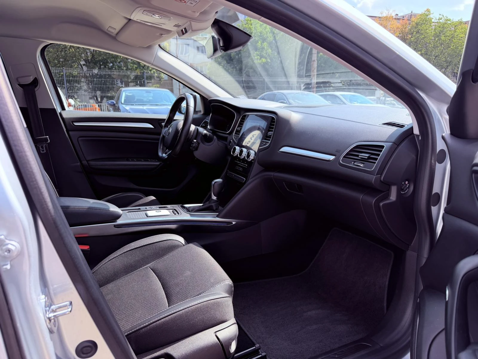 Renault Megane 1.3TCe 140k.c. EDC, снимка 10 - Автомобили и джипове - 55587581