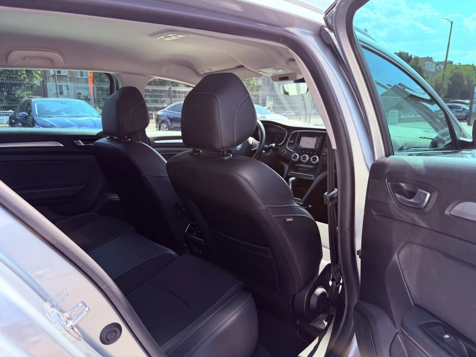 Renault Megane 1.3TCe 140k.c. EDC, снимка 12 - Автомобили и джипове - 55587581