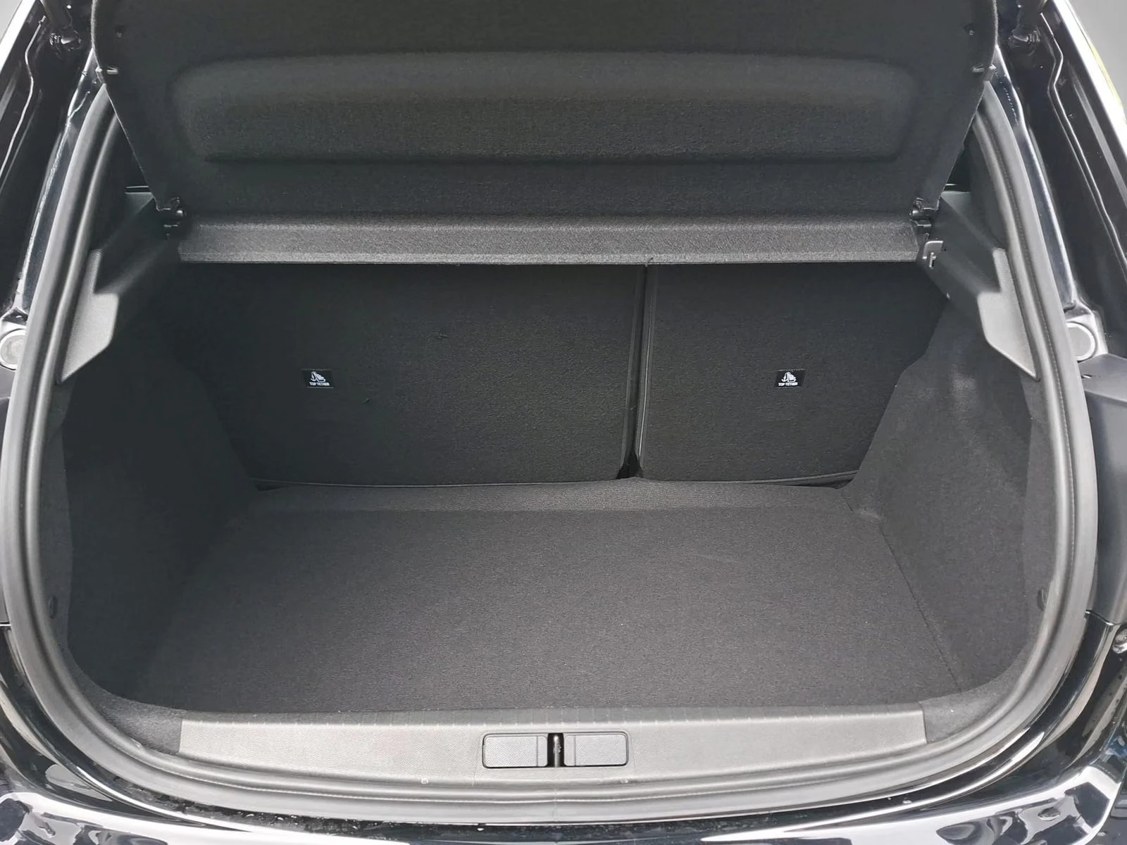 Peugeot 208 MHEV/e-DSC6/145HP/GT-LINE/CAM/LED/NAVI/CPLAY/646q, снимка 15 - Автомобили и джипове - 55816695