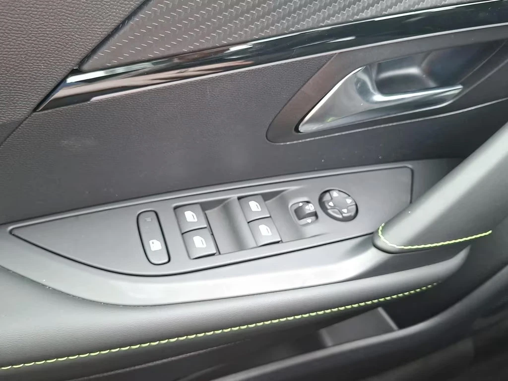 Peugeot 208 MHEV/e-DSC6/145HP/GT-LINE/CAM/LED/NAVI/CPLAY/646q, снимка 12 - Автомобили и джипове - 55816695