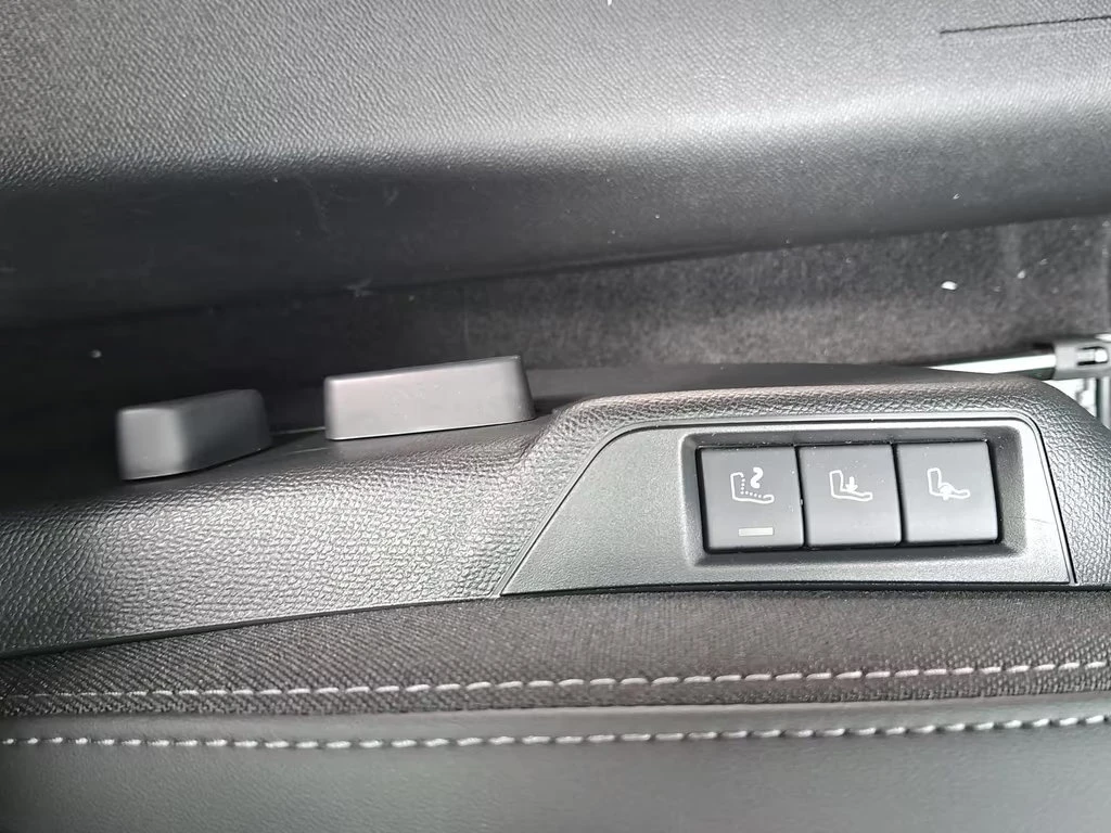 Peugeot 208 MHEV/e-DSC6/145HP/GT-LINE/CAM/LED/NAVI/CPLAY/646q, снимка 13 - Автомобили и джипове - 55816695