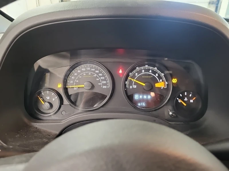 Jeep Patriot * HIGH ALTITUDE * CARFAX * ЦЕНА ДО БГ, снимка 11 - Автомобили и джипове - 52865255