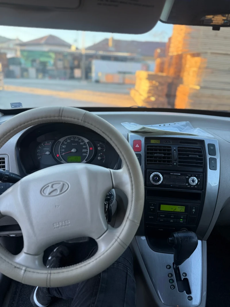 Hyundai Tucson, снимка 8 - Автомобили и джипове - 52931332