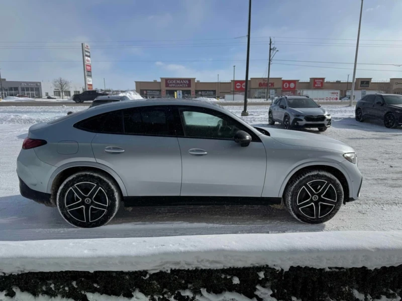 Mercedes-Benz GLC 300 COUPE * CARFAX * Head-Up Display * 360, снимка 4 - Автомобили и джипове - 53243192
