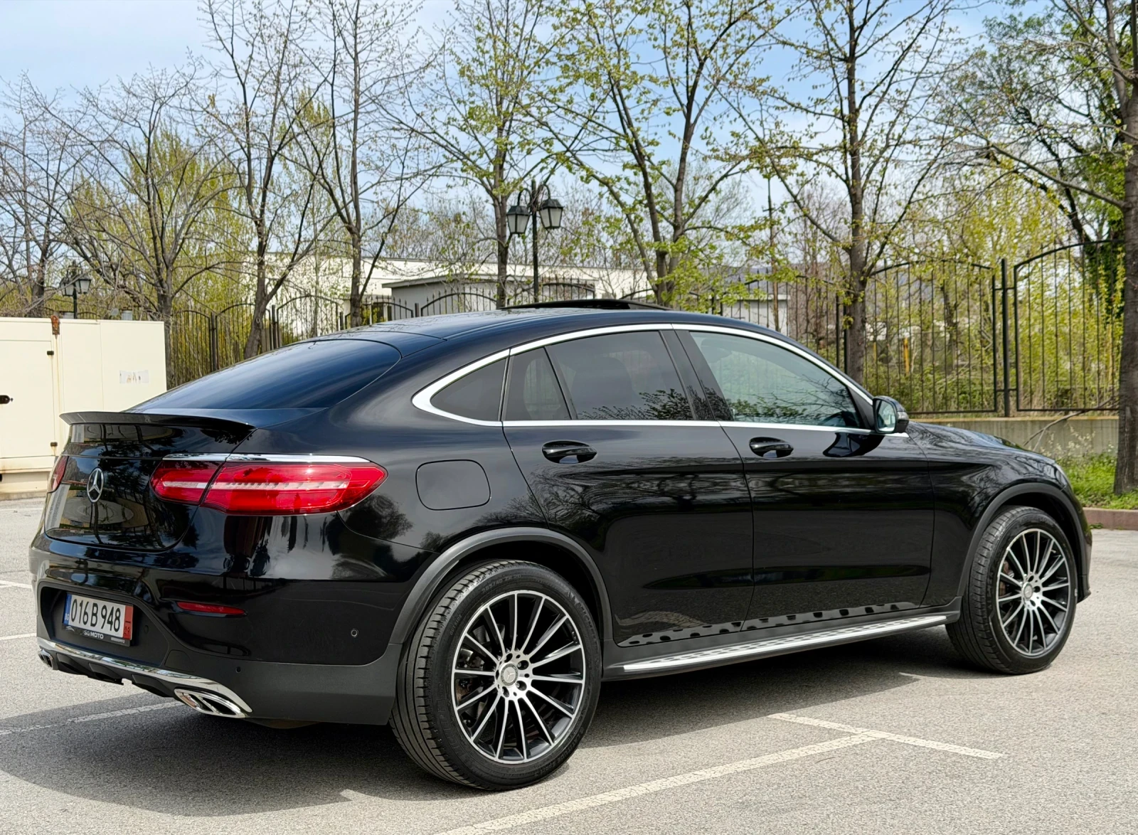 Mercedes-Benz GLC 250  Coupe/AMG/Burmester/360/Дистроник/Line Assist/, снимка 6 - Автомобили и джипове - 54217509