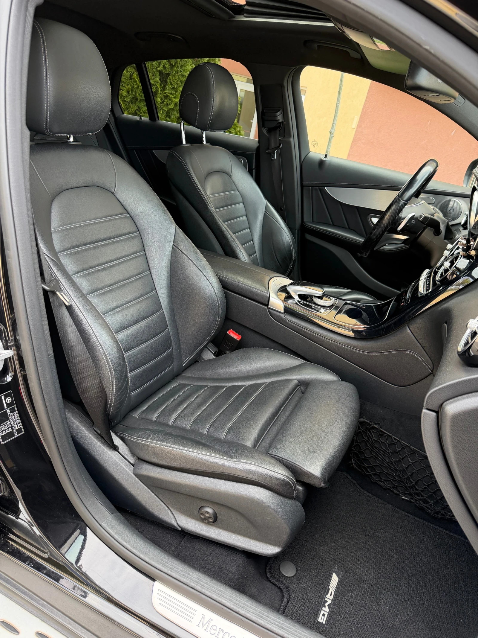 Mercedes-Benz GLC 250  Coupe/AMG/Burmester/360/Дистроник/Line Assist/, снимка 10 - Автомобили и джипове - 54217509