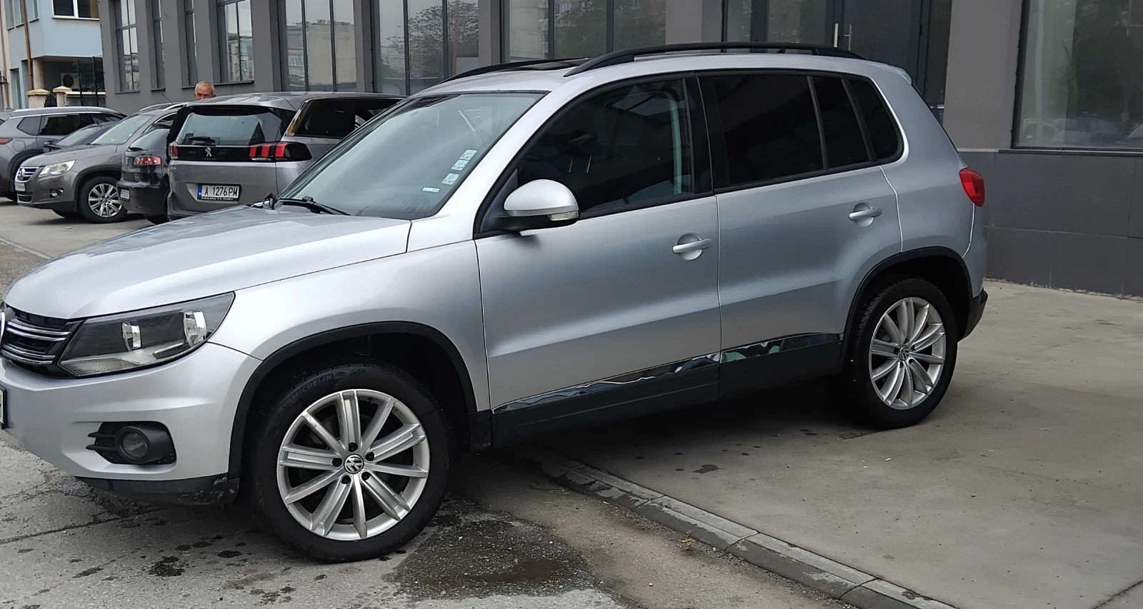 VW Tiguan Обслужен А До Я, снимка 4 - Автомобили и джипове - 54419947