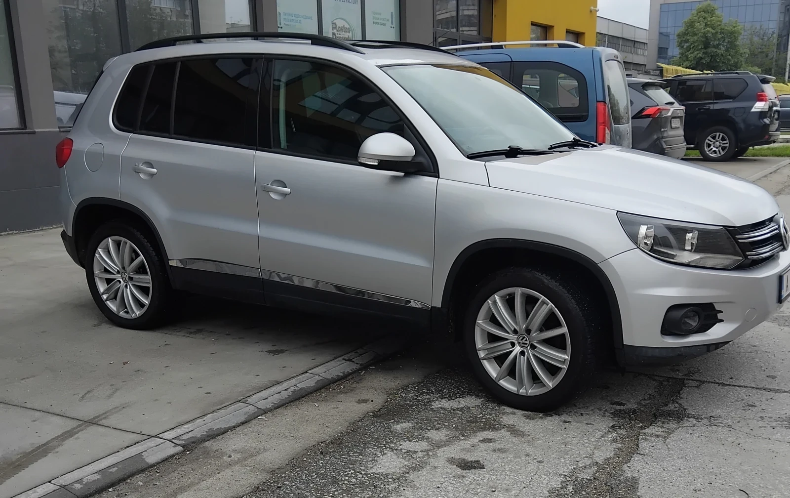 VW Tiguan Обслужен А До Я, снимка 5 - Автомобили и джипове - 54419947
