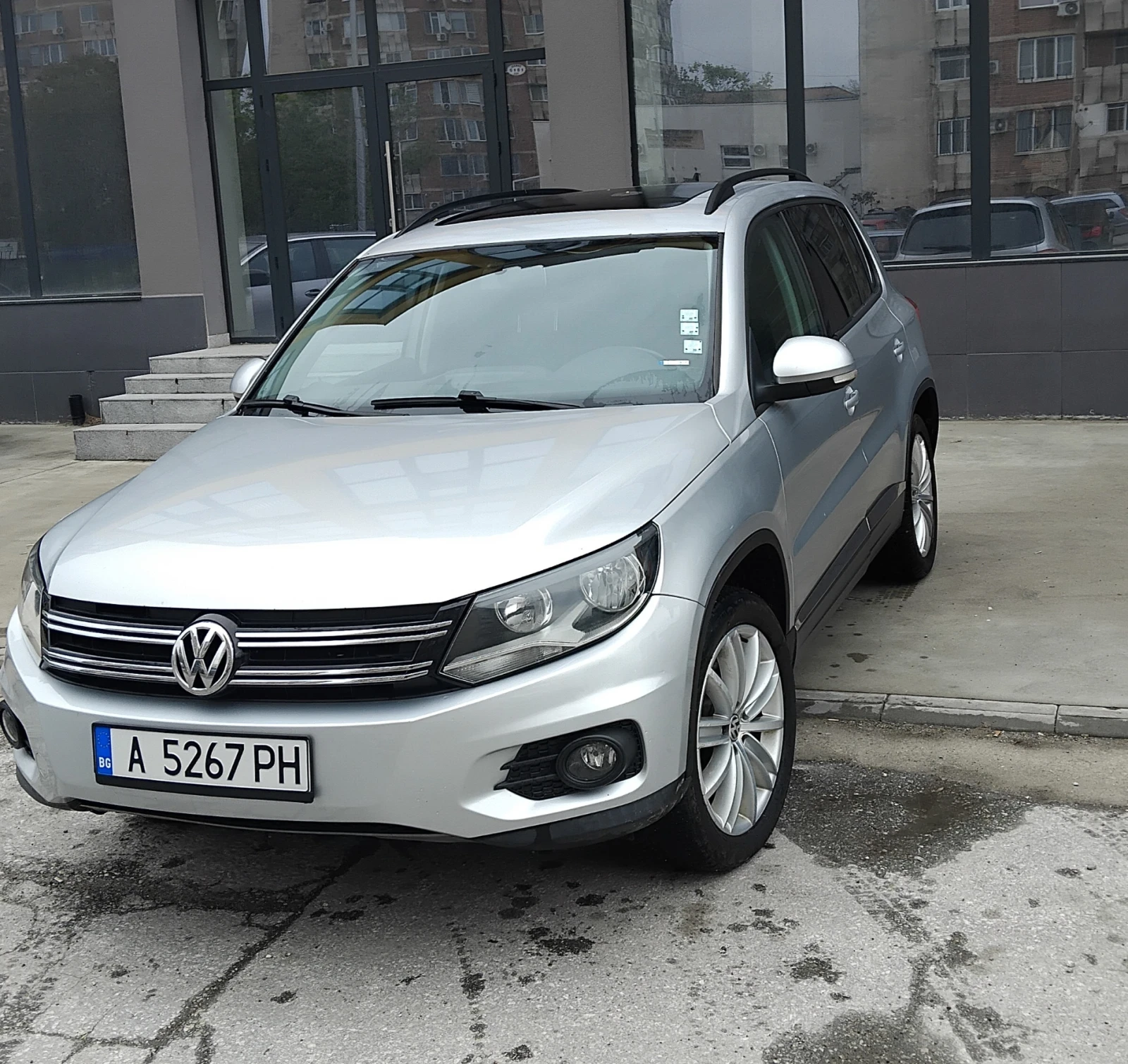 VW Tiguan Обслужен А До Я, снимка 3 - Автомобили и джипове - 54419947