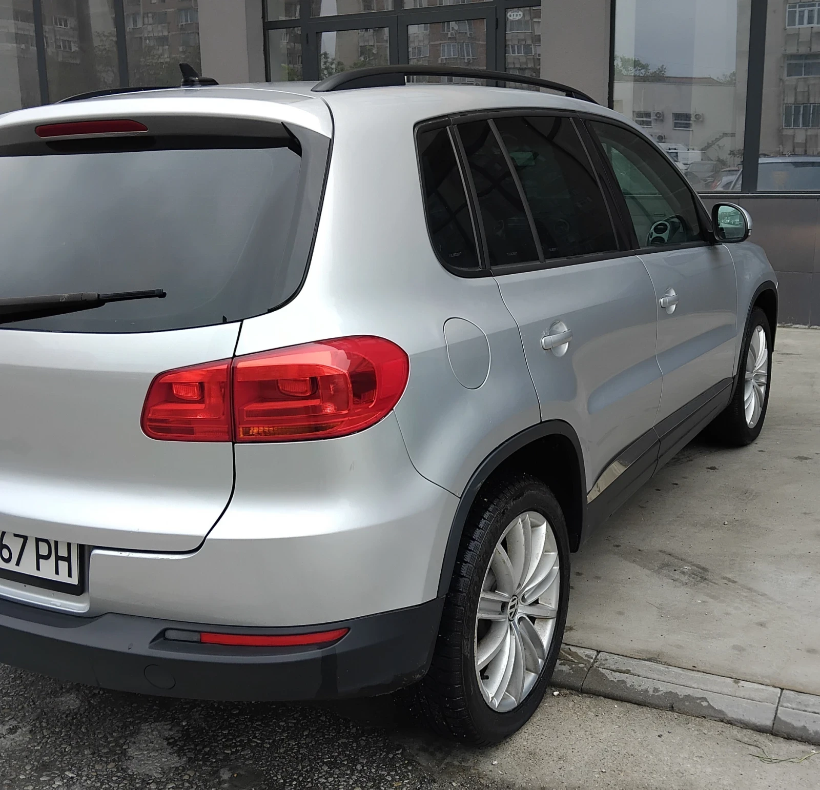 VW Tiguan Обслужен А До Я, снимка 8 - Автомобили и джипове - 54419947