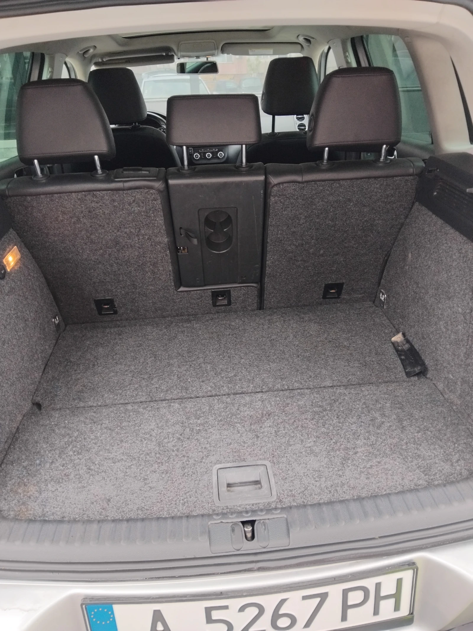 VW Tiguan Обслужен А До Я, снимка 9 - Автомобили и джипове - 54419947