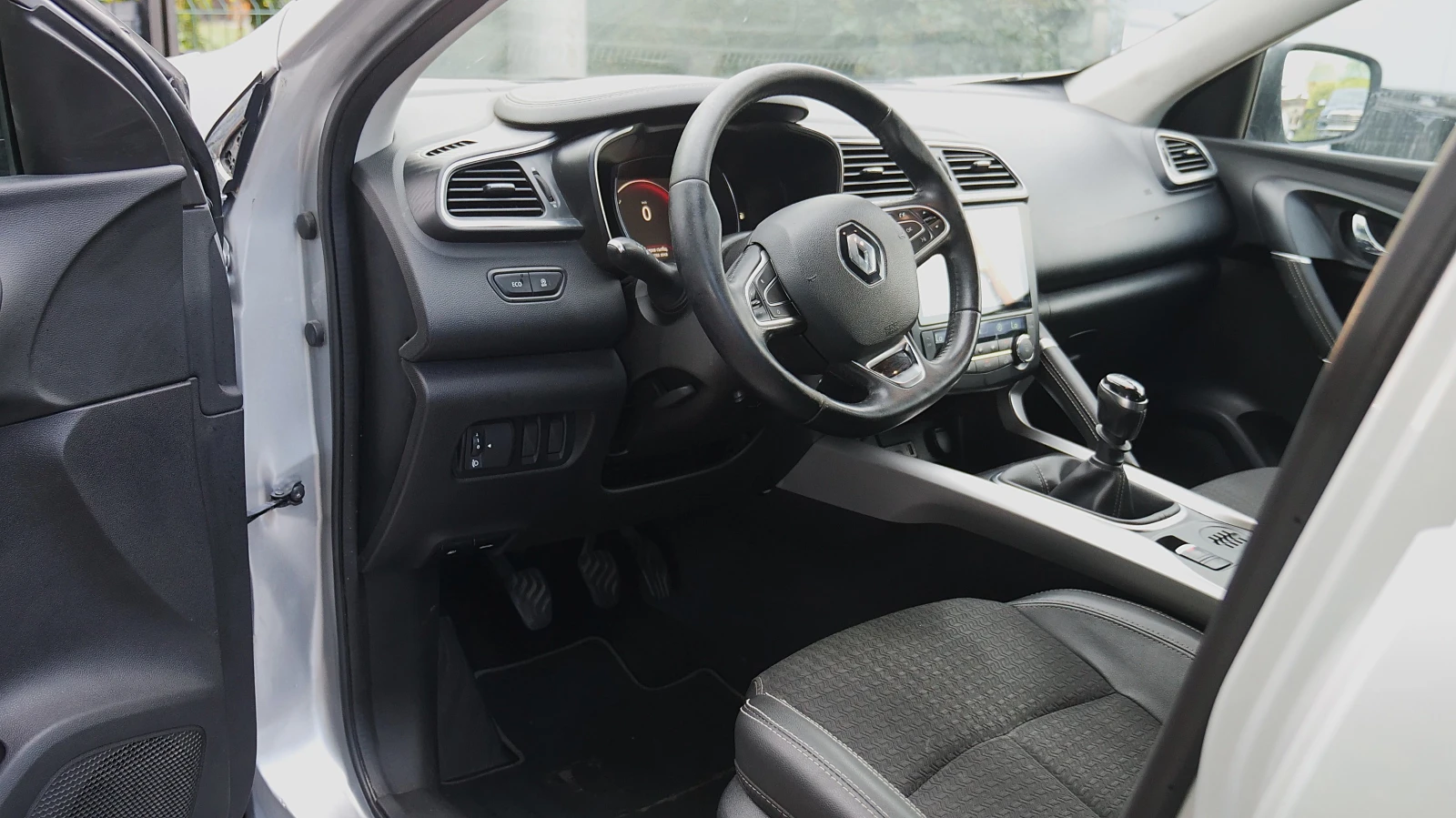 Renault Kadjar 1.6dCi, снимка 8 - Автомобили и джипове - 54877368