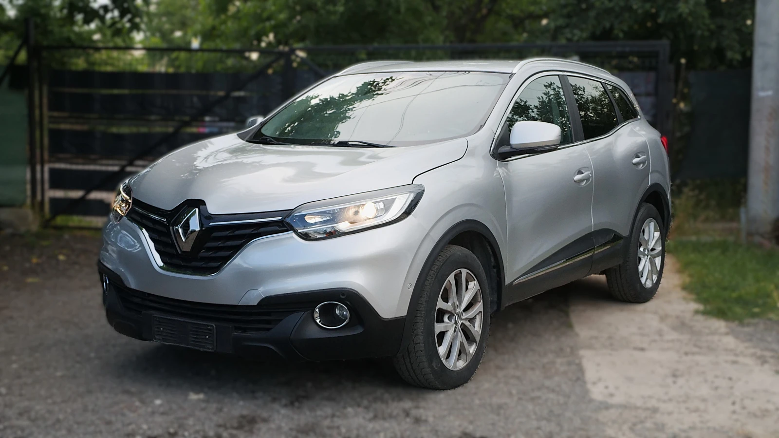 Renault Kadjar 1.6dCi, снимка 2 - Автомобили и джипове - 54877368