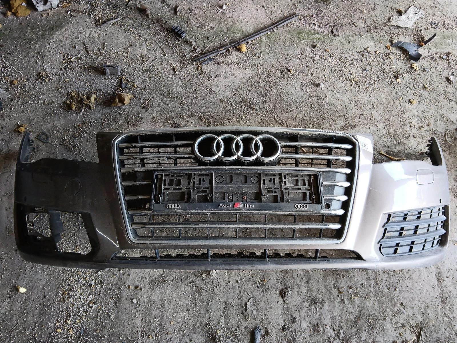 броня предна кафява с отвори за парктроник и пръскалки, наддигнат хром Audi A7