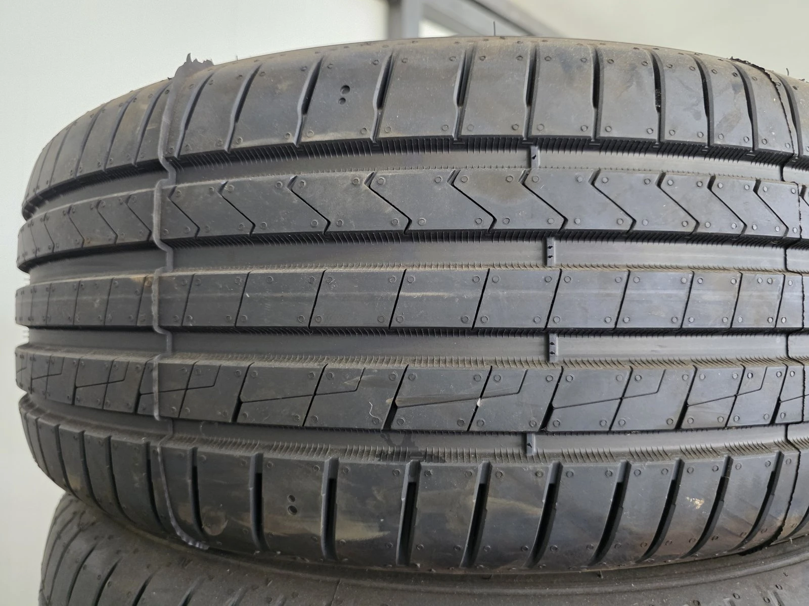 Гуми Летни 235/55R17, снимка 2 - Гуми и джанти - 56731045