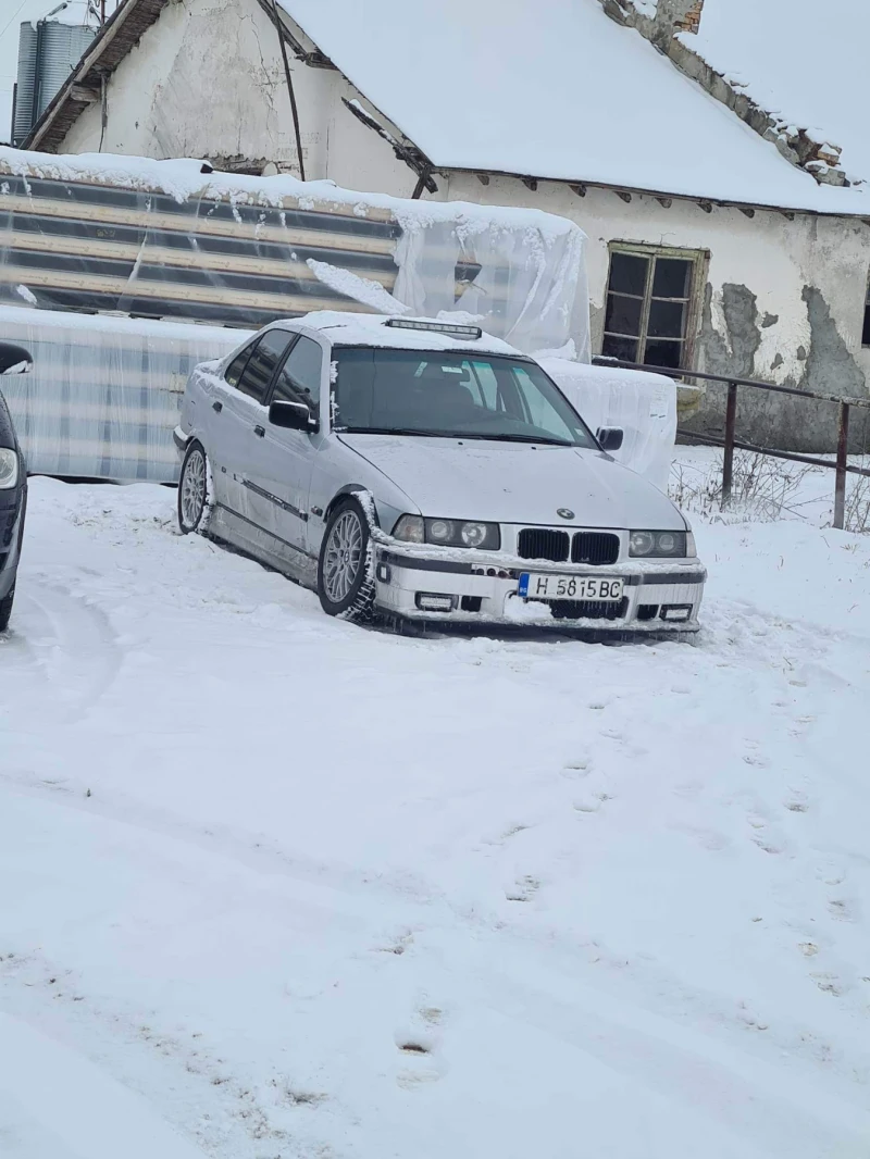 BMW 320, снимка 11 - Автомобили и джипове - 47326845