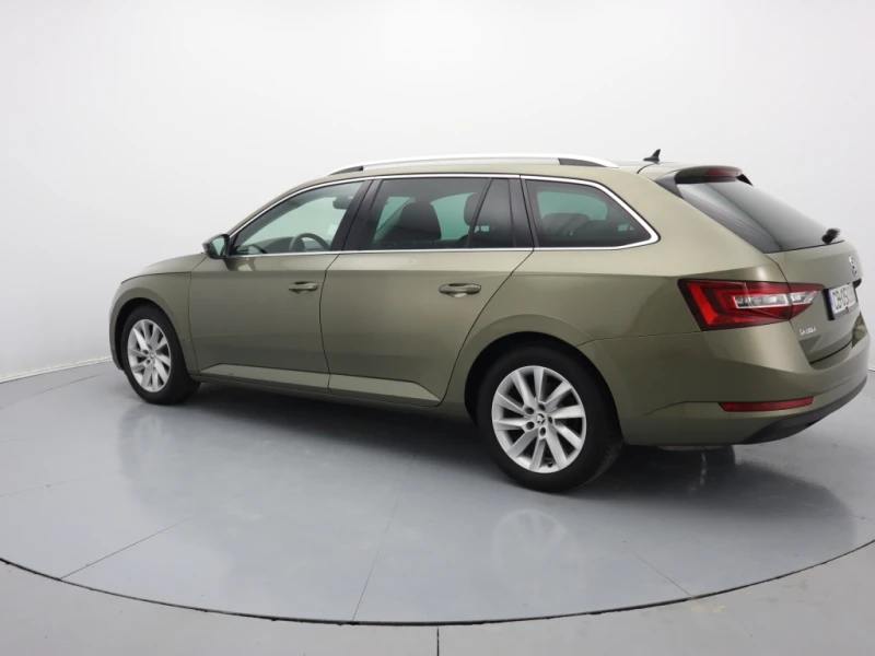 Skoda Superb 2.0 TDI DSG 4x4, снимка 8 - Автомобили и джипове - 47294574