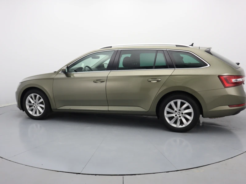 Skoda Superb 2.0 TDI DSG 4x4, снимка 7 - Автомобили и джипове - 47294574