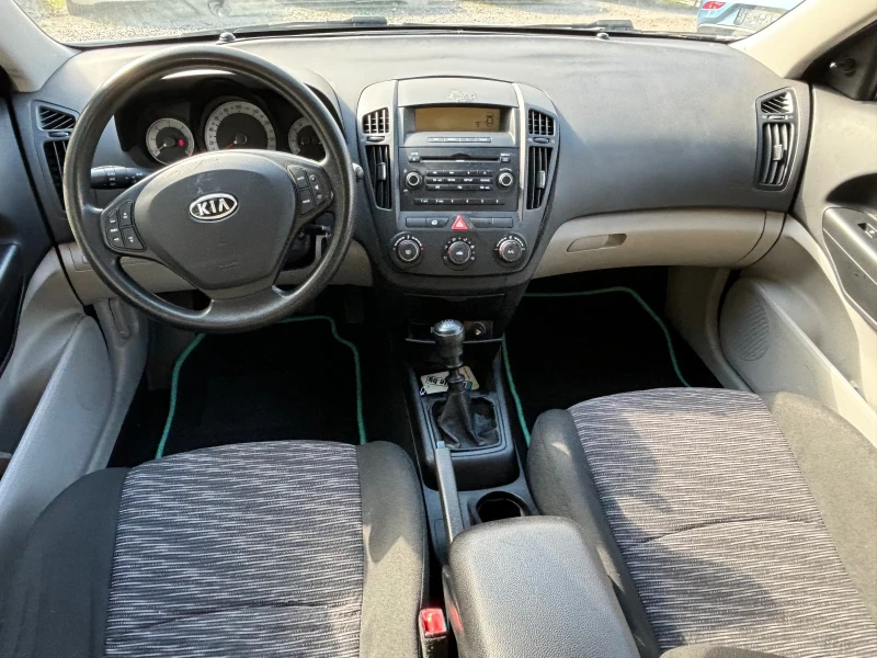 Kia Ceed 1.6 CRDI, снимка 10 - Автомобили и джипове - 47405945