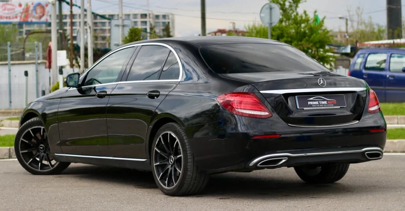 Mercedes-Benz E 220 AMG pack/Digital/Ambient/Burmester/Multibeam, снимка 6 - Автомобили и джипове - 49971142