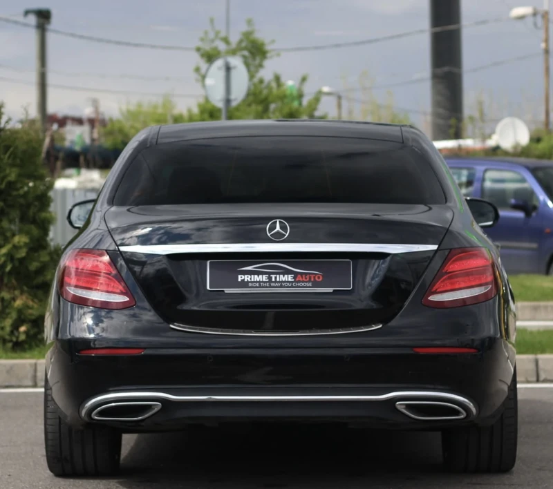 Mercedes-Benz E 220 AMG pack/Digital/Ambient/Burmester/Multibeam, снимка 4 - Автомобили и джипове - 49971142