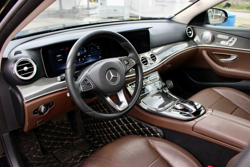 Mercedes-Benz E 220 AMG pack/Digital/Ambient/Burmester/Multibeam, снимка 7 - Автомобили и джипове - 49971142