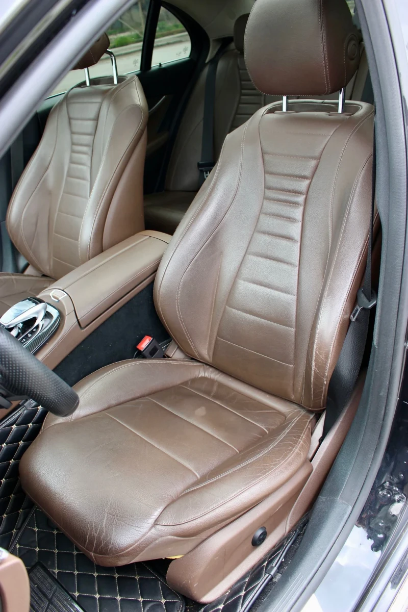 Mercedes-Benz E 220 AMG pack/Digital/Ambient/Burmester/Multibeam, снимка 8 - Автомобили и джипове - 49971142