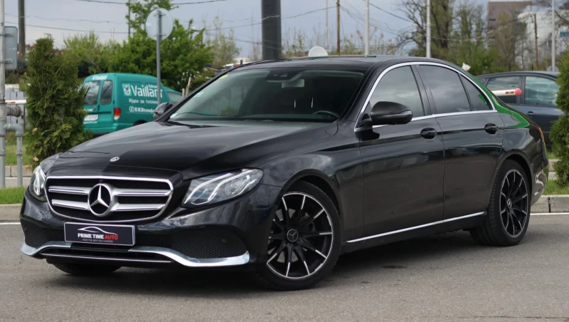 Mercedes-Benz E 220 AMG pack/Digital/Ambient/Burmester/Multibeam, снимка 2 - Автомобили и джипове - 49971142