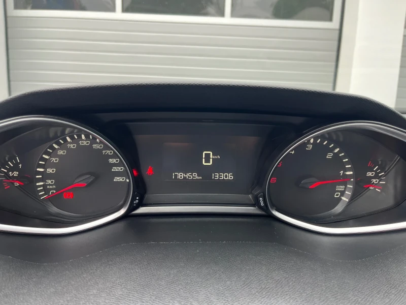 Peugeot 308 SW 1.6BlueHDI 99hp * Navi * LED * Bluetooth, снимка 13 - Автомобили и джипове - 50415509