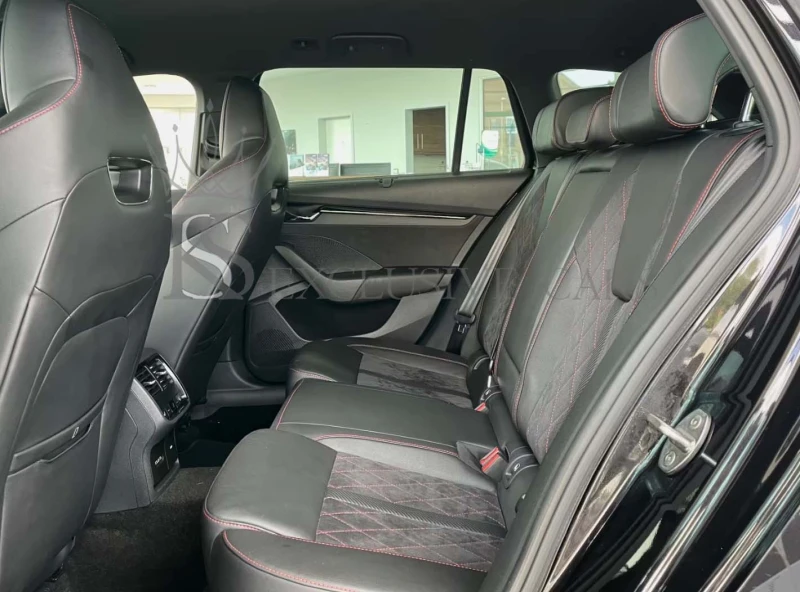 Skoda Octavia COMBI* RS FIRST EDITION iV* HUD* CANTON* МАСАЖ* , снимка 12 - Автомобили и джипове - 51920031