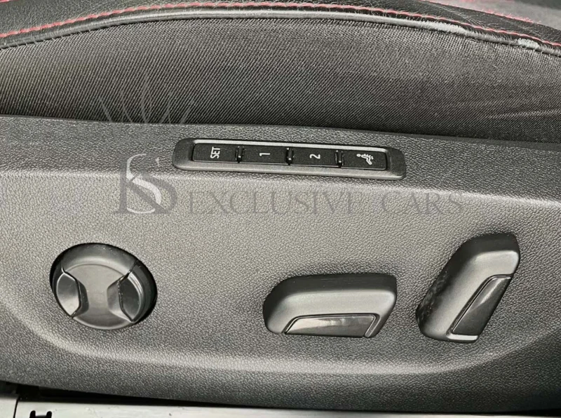 Skoda Octavia COMBI* RS FIRST EDITION iV* HUD* CANTON* МАСАЖ* , снимка 6 - Автомобили и джипове - 51920031