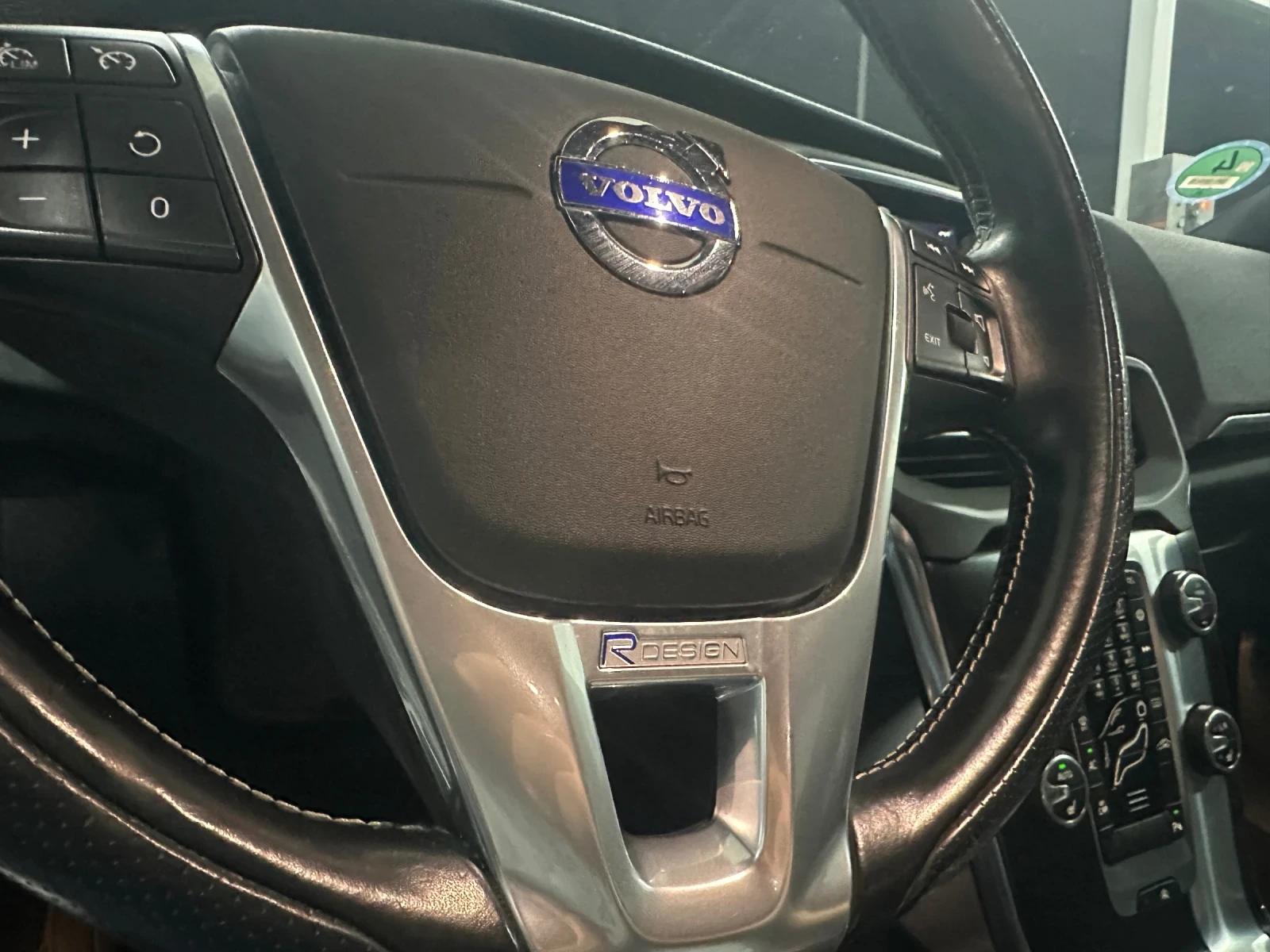 Volvo V40 R-DESIGN - изображение 8