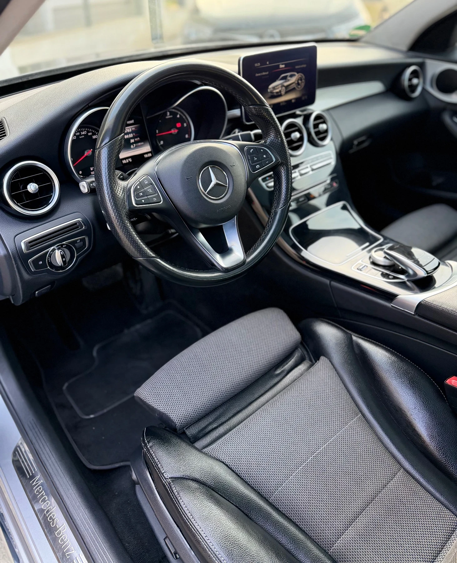 Mercedes-Benz C 220 AMG Панорама Подгрев Germany, снимка 11 - Автомобили и джипове - 53879427