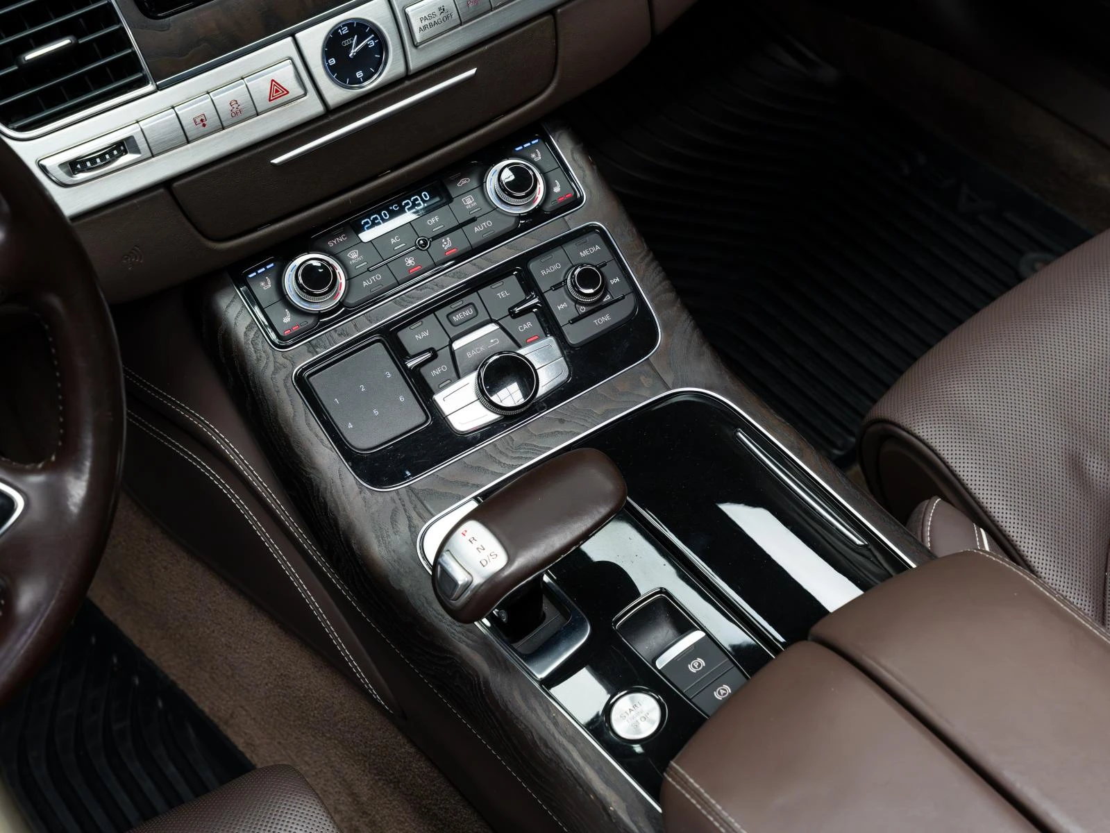 Audi A8 4.2 TDI* QUATTRO* BOSE* 3XTV* LONG* LED* ОБДУХВ* P, снимка 13 - Автомобили и джипове - 54206612